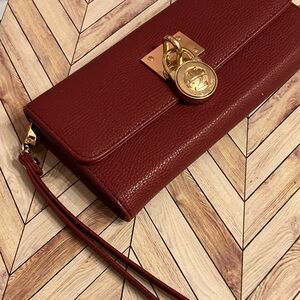 Chic Burgundy Leather Wristlet